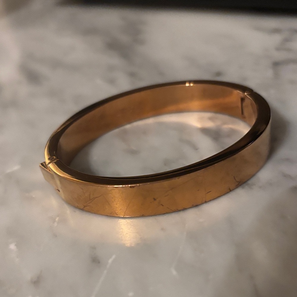 Elegant Gold Bangle Bracelet